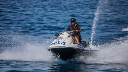 Antalyada deniz polisi, jet-ski ile hayat kurtaracak