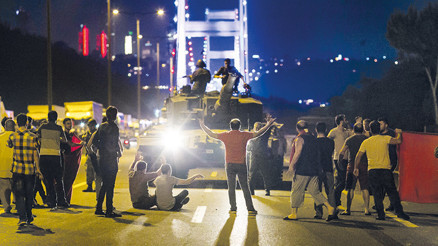 Tarihi geceden unutulmaz 40 fotoğrafın hikâyesi Tarihi geceden unutulmaz 40 fotoğrafın hikâyesi