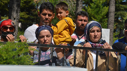 15 Temmuz’un yıl dönümünde Şehit Ömer Halisdemir’in kabrine ziyaretçi akını