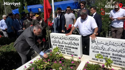 15 Temmuz şehidi ikiz polislerin babası, gözyaşlarıyla oğullarını andı 15 Temmuz şehidi ikiz polislerin babası, gözyaşlarıyla oğullarını andı