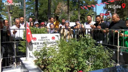 15 Temmuz’un yıl dönümünde Şehit Ömer Halisdemir’in kabrine ziyaretçi akını