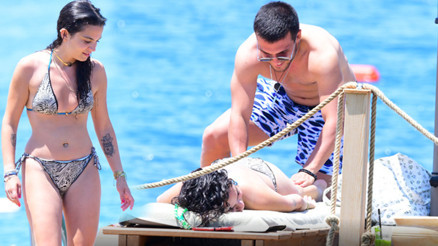 Çok yakın arkadaşla tatil