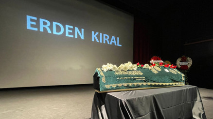 Yönetmen Erden Kıral son yolculuğuna uğurlandı