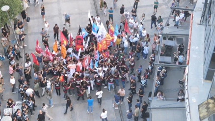 İzmirdeki Suruç anmasında gözaltına alınan 19 kişi serbest bırakıldı