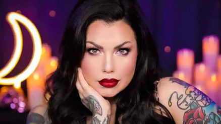 Her videosunu milyonlar izliyor... Suç hikâyeleri anlatırken makyaj yapan YouTuber servet kazandı