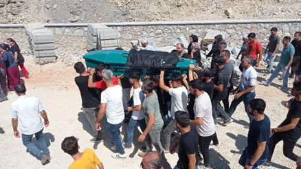 Kazada ölen 4 kuzen gözyaşlarıyla toprağa verildi