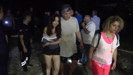 İzinsiz girdikleri kanyonda mahsur kaldılar