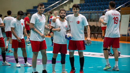 A Milli Erkek Hentbol Takımı, İslami Dayanışma Oyunları hazırlıklarını sürdürdü