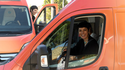 Ezgi de modaya uydu... 5 yıldızlı otel yerine karavan