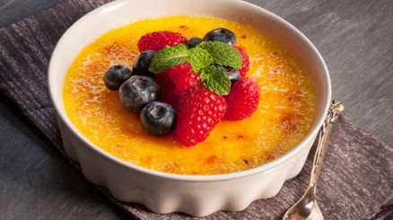 Creme brulee nasıl yapılır Evde tam kıvamında krem brule (Creme brulee) tarifi, malzemeleri ve püf noktaları