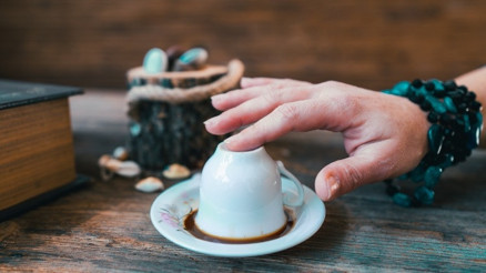 Falda Akbaba, Yavrusu Ve Kafası Görmek Ne Demek Falda Büyük Ve Birinin Elinde Akbaba Çıkması Anlamı Falda Akbaba, Yavrusu Ve Kafası Görmek Ne Demek Falda Büyük Ve Birinin Elinde Akbaba Çıkması Anlamı