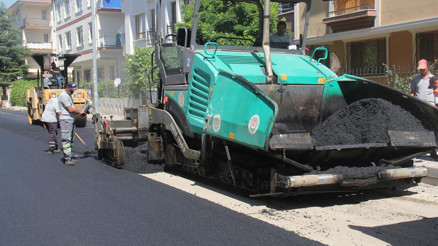 Eskiyen yollara asfalt atılıyor