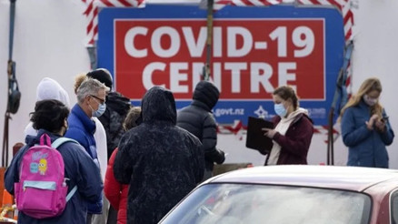 Yeni Zelanda yaklaşık 2,5 yıl sonra Kovid kısıtlamalarını tamamen kaldırdı