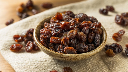 Üzüm nasıl kurutulur Güneşte ve fırında çekirdeksiz, salkım ve tane üzüm kurutmanın yolları