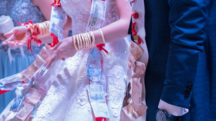 BİR SORUDAN FAZLASI | Düğünde takılan altınlar kimin olacak