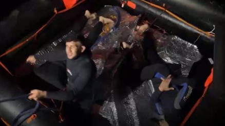 Yunan unsurları darbedip, Türk kara sularına itmişti Kaçak göçmenler taburcu oldu Yunan unsurları darbedip, Türk kara sularına itmişti Kaçak göçmenler taburcu oldu