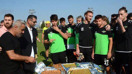 Akhisarsporda baklava ikramı krizi Oyuncular kadro dışı bırakıldı Akhisarsporda baklava ikramı krizi Oyuncular kadro dışı bırakıldı