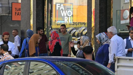 Diyarbakırda kuyumcu baskını: Düşük ayarlı sahte altınlar ele geçirildi