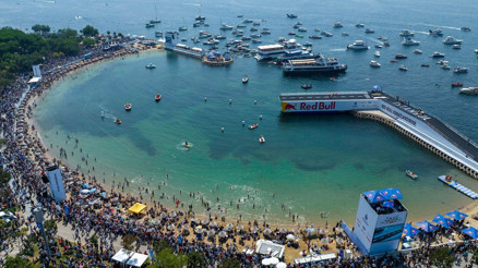 İstanbul uçuş modunda 200 bin kişi katıldı... İstanbul uçuş modunda 200 bin kişi katıldı...
