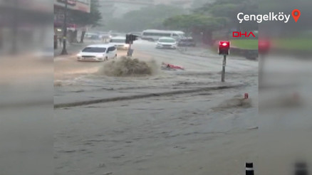 İstanbulda şiddetli yağmur hayatı olumsuz etkiledi İstanbulda şiddetli yağmur hayatı olumsuz etkiledi