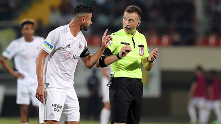 Beşiktaştan açıklama: Skandal kararlara imza atan hakem Yasin Kol’u hiçbir maçımızda görmek istemiyoruz Beşiktaştan açıklama: Skandal kararlara imza atan hakem Yasin Kol’u hiçbir maçımızda görmek istemiyoruz