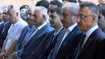 Ankara Valisi Vasip Şahinin annesi son yolculuğuna uğurlandı
