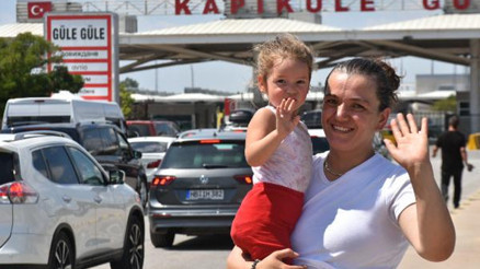 Gurbetçiler vatana akın etti: Yoğunluk oluştu