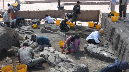 Küllüoba Höyüğünde 100den fazla mezar bulundu
