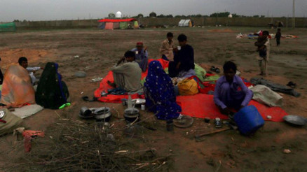 Pakistan’da 2 ayda 777 kişi öldü, 300 bin kişi evsiz kaldı