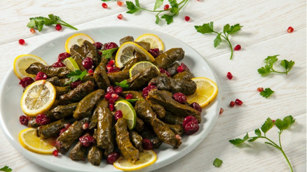 Kuş üzümlü yaprak sarma nasıl yapılır Kuş üzümlü zeytinyağlı yaprak sarma tarifi ve malzemeleri