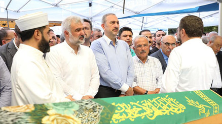 AK Parti İstanbul İl Başkanı Kabaktepe’nin annesi, Orduda toprağa verildi