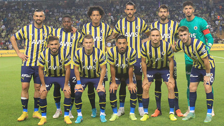 Son Dakika: Fenerbahçede ayrılıklar netleşti Büyük sürprizle takımda kaldı...