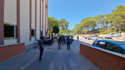Hastanede 3 hasmını ve jandarma görevlisini bıçakladı, kocasıyla gözaltına alındı
