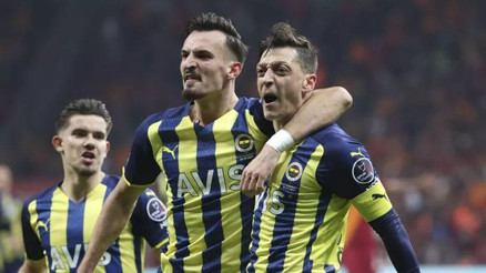 Fenerbahçede 17 futbolcu gitti, 389 milyon TL kasada kaldı Fenerbahçede 17 futbolcu gitti, 389 milyon TL kasada kaldı