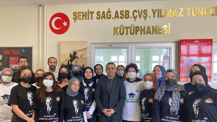 Şehitlerin adı kütüphanede yaşatılıyor Şehitlerin adı kütüphanede yaşatılıyor