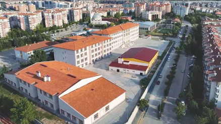 Yeni okullar öğrencilerini bekliyor