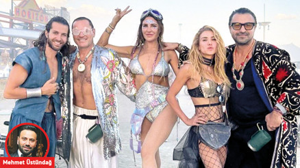 Sürpriz ikili Burning Man’de ortaya çıktı
