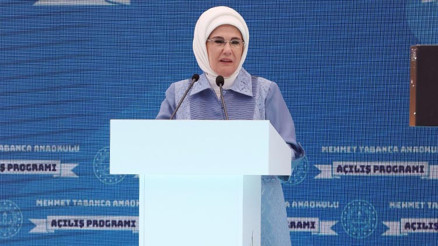 Emine Erdoğan Sarıyer’deki Mehmet Tabanca Anaokulu açılışına katıldı Emine Erdoğan Sarıyer’deki Mehmet Tabanca Anaokulu açılışına katıldı