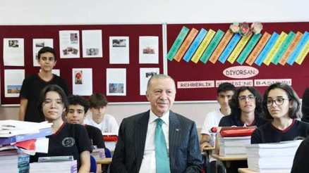 Cumhurbaşkanı Erdoğan, Sancaktepe’de öğretmenler ve öğrencilerle sohbet etti