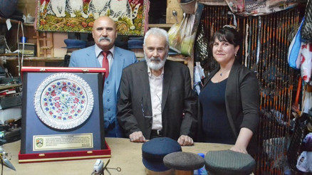 ‘YILIN AHİSİ’ oğlu ve torunu ile üretiyor