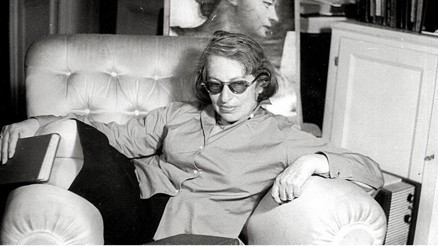 Denize düşen anılarına sarılır