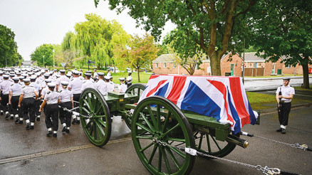İngiliz-ABD medyasının Kraliçe kavgası: ‘Ne hakla kötülersin’ tepkisi