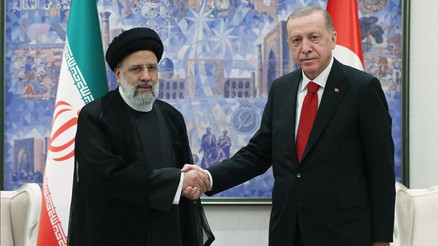 Cumhurbaşkanı Erdoğan İran Cumhurbaşkanı Reisi ile bir araya geldi