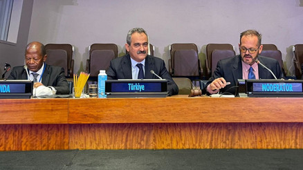 Bakan Özer: Krizleri fırsata dönüştürmek üzerine tartışmalıyız