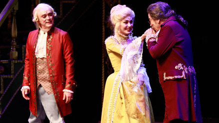 “Amadeus”un İlk oyuna ünlü yağmuru