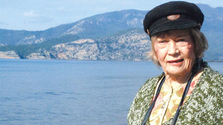 Kaptan June’a saygı anıtı