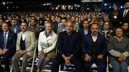 Bakan Ersoy, ‘Senfoni ile Nejat Ertaş Türküleri’ konserine katıldı