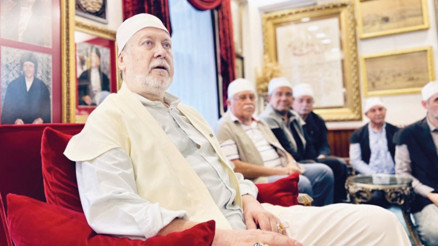 Cerrahi Tekkesi’nin yeni postnişini Ahmet Özhan