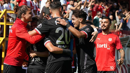 Pendikspor, Göztepeyi farklı geçti Ekrem Dağın ilk maçı...