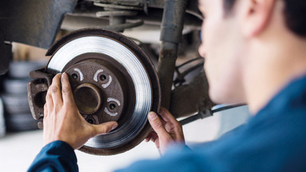 Ustalar ‘balata’yı sıyırmak üzere Ustalar ‘balata’yı sıyırmak üzere